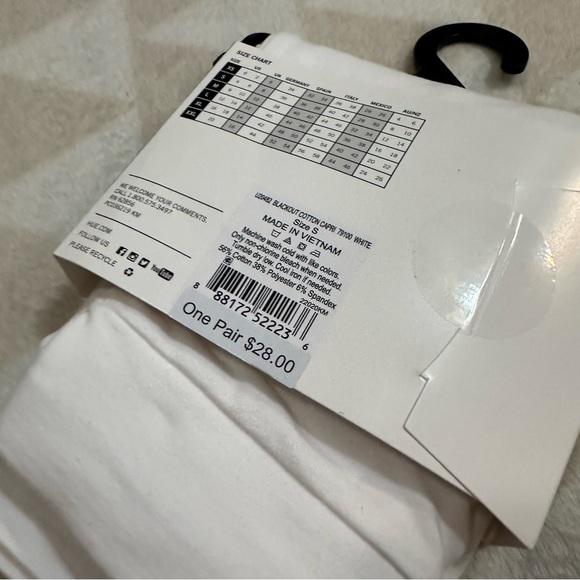 Hue Wide Waistband Blackout Cotton Capri - Picture 4 of 4